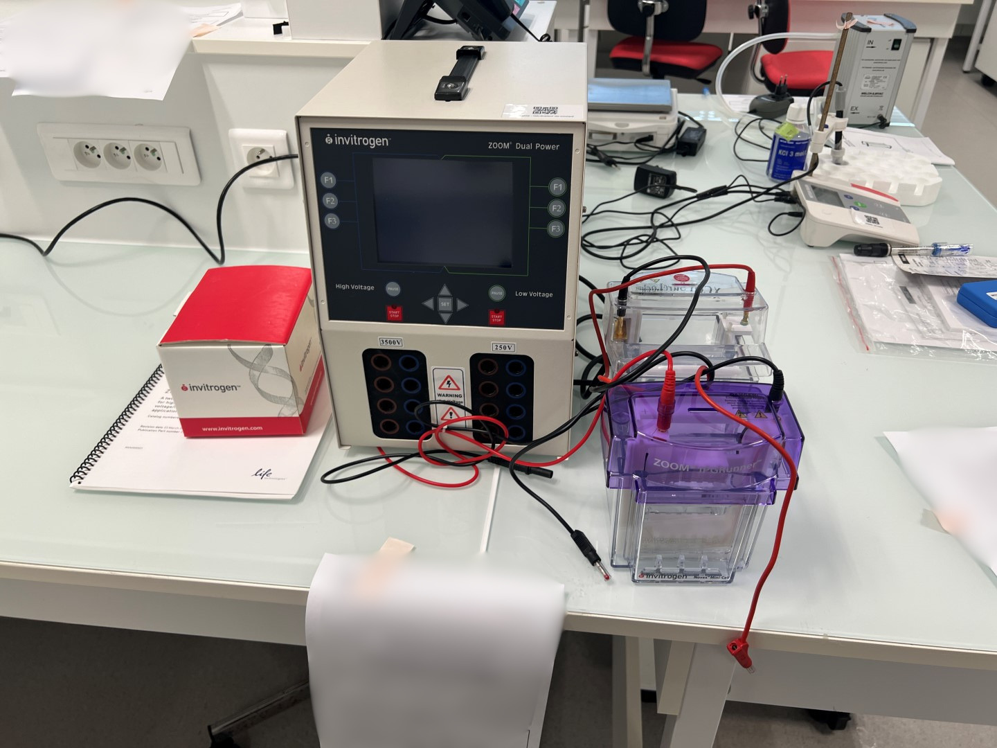 INVITROGEN ZOOM ZP10002 - Dual Power Supply